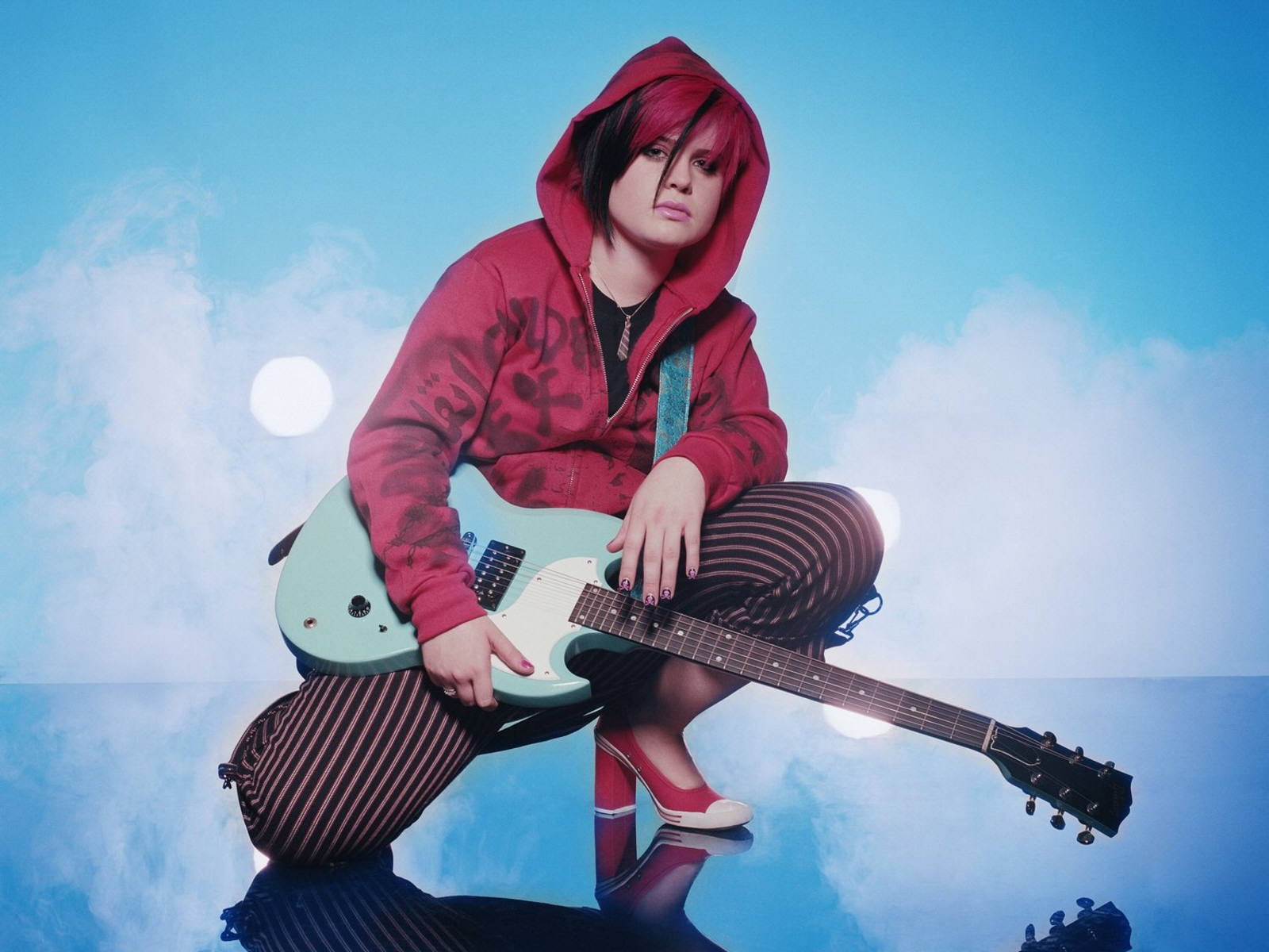 http://4.bp.blogspot.com/_6QURoNy4-5k/TOrNNQ9-1FI/AAAAAAAAIkY/gddS7nr9o1k/s1600/Kelly-Osbourne.jpg