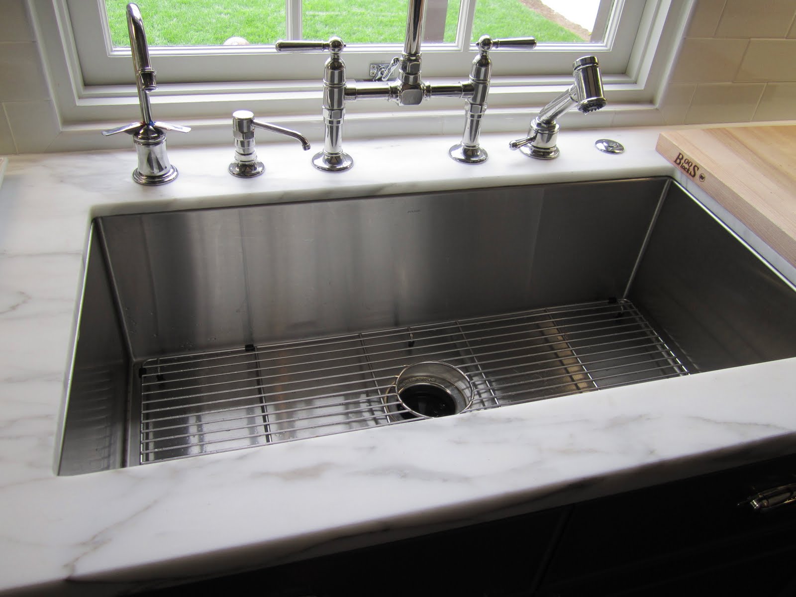 large undermount stainless steel kitchen sink