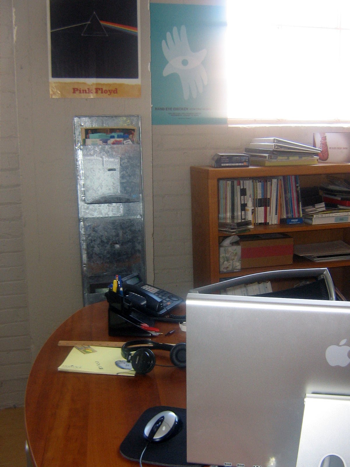 [desk.jpg]
