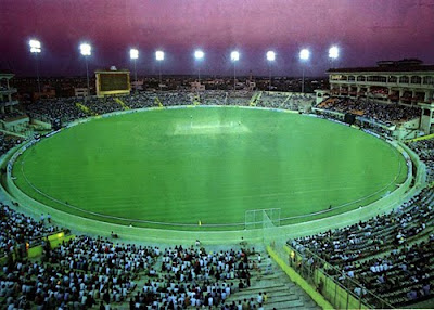 http://4.bp.blogspot.com/_6UWD0BIO344/S3zCr-RWIrI/AAAAAAAAA1g/hQXPUU2T-wA/s400/chinnaswamy-stadium-bangalore.jpg