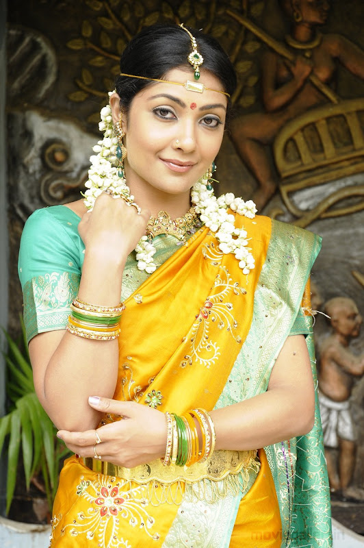 photos Nagavalli Movie Actress Stills Nagavalli Movie Heroines Photo Gallery unseen pics