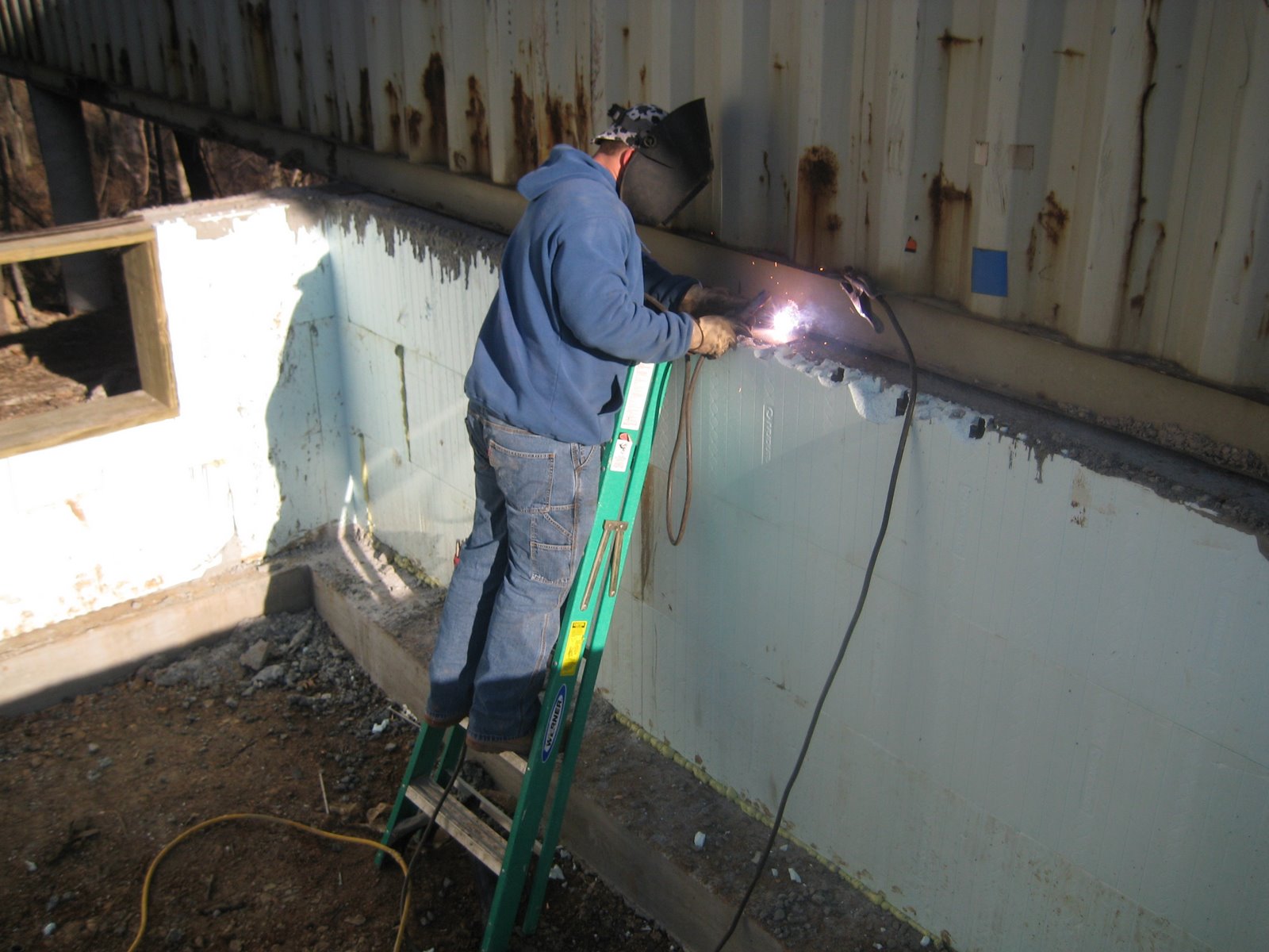  Дом из контейнеров. Процесс и этапы строительства. transportnyiy konteyner svoimi rukami otdyih na prirode inzhenernoe sooruzhenie doma 