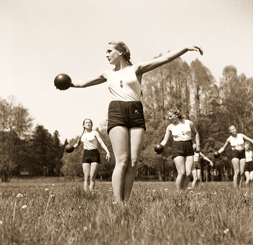 external image German+girls_gymnastics.jpg