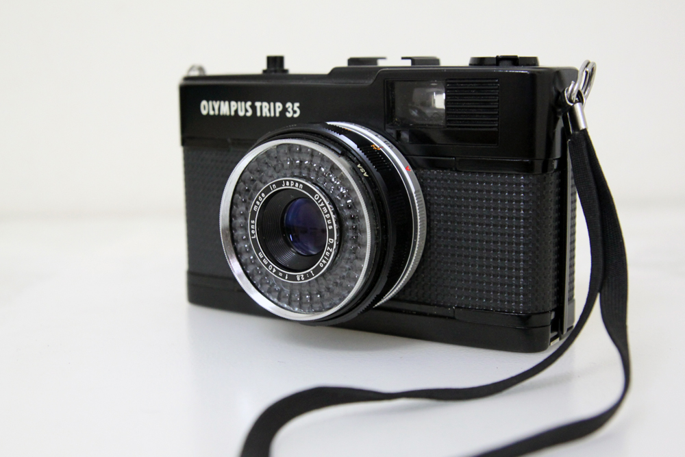 I sell old / antique cameras / lenses / etc Olympus Trip 35 (Black
