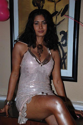 Hot celebs: bollywood upskirts