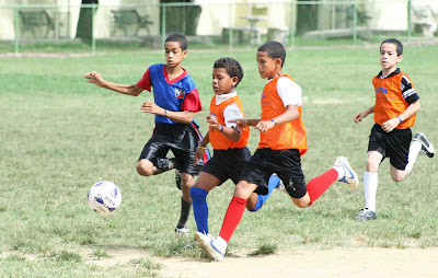 Moca, San Francisco, Jarabacoa, Constanza, y La Vega comienzan dominando fútbol infantil Padre Vicente