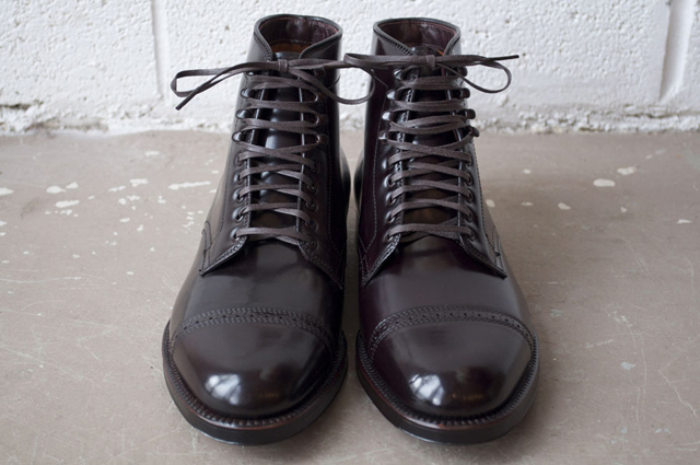 http://4.bp.blogspot.com/_6f_tc4qWnzc/TUNFQrhDqkI/AAAAAAAAAn0/eStDfMK6sIo/s1600/40713H+1+WEB+Alden+40713H+Shell+Cordovan+Double+Waterlock+Captoe+Boot.jpeg