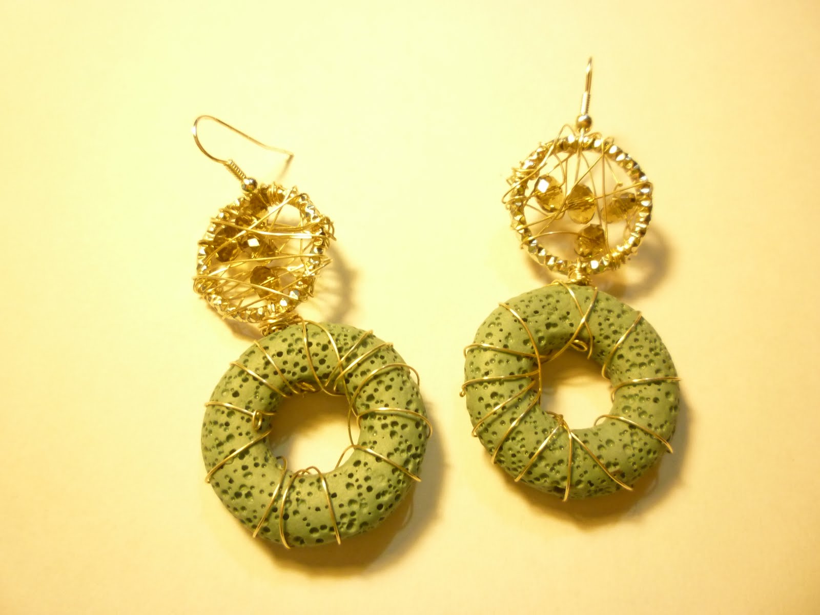 Makes earring very ethnic, with regard to the model with the leaflet. While  if you combine this type of stone with some games and swarovski wire  chains, ...