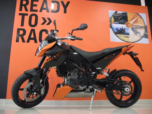 KTM Duke 690 Ktm Duke 690 Black. KTM Duke 690