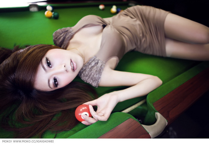 Playing Pool with Xia Xiao Wei