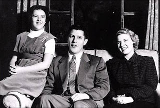 Ann, Stanley y Madelyn Dunham; madre y abuelos de Barack Obama