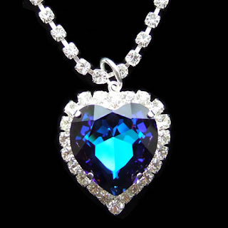 http://4.bp.blogspot.com/_6lWBQFB7byY/TK5HJxh-F_I/AAAAAAAAANc/A-LUimhwEuU/s1600/titanic-love-heart-necklace.jpg