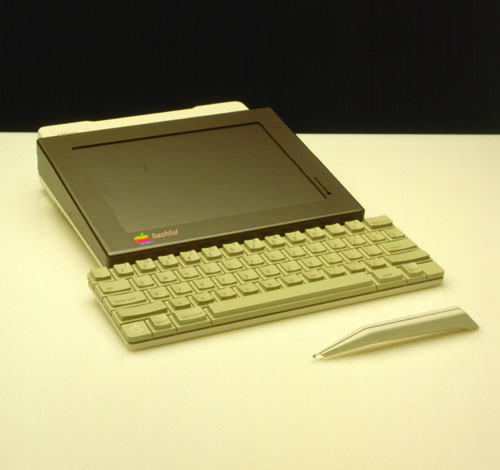 [apple_bashful_with_stylus-blog.jpg]