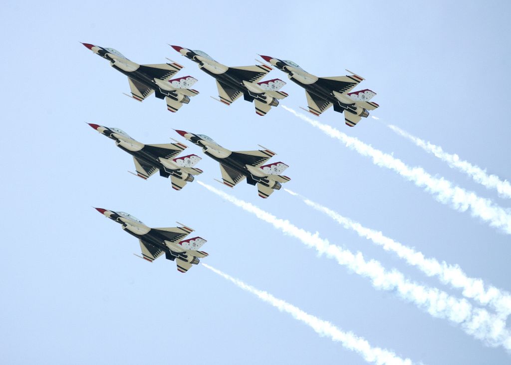 [F-16-thunderbirds.jpg]