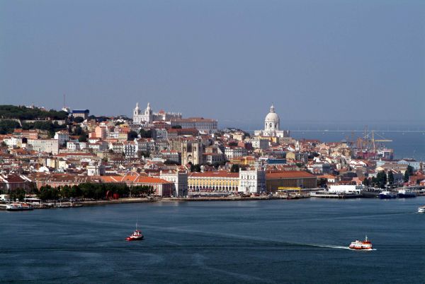 [Lisbonne_vue_du_pont.sized.jpg]