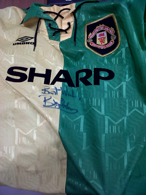 Sco_chan jerseys.. updated link - Page 8 Newton+heath+signed+by+Robbo..