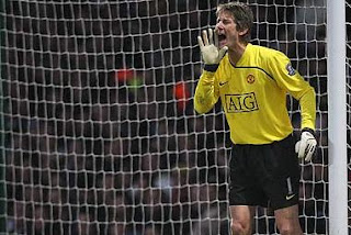 This season is goalkeeper Edwin Van Der Sar is rumored Retirement Edwin Vander Sar Manchester United, Van der Sar Wallpaper