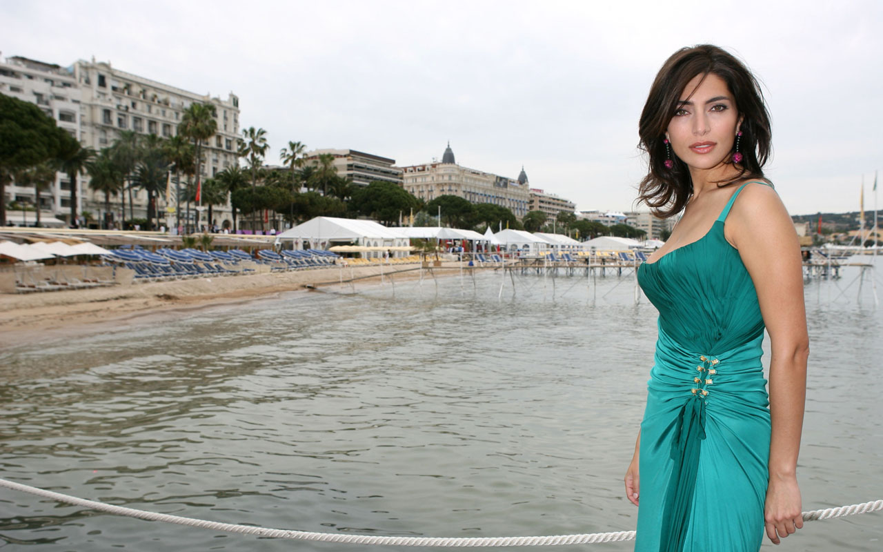 Caterina Murino hot picture