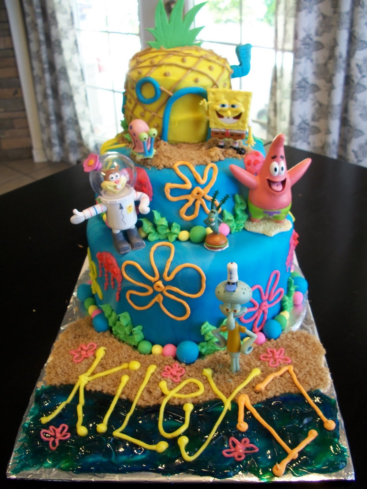 Kinna's Kreations!: Who Lives in a Pineapple Under the Sea??
