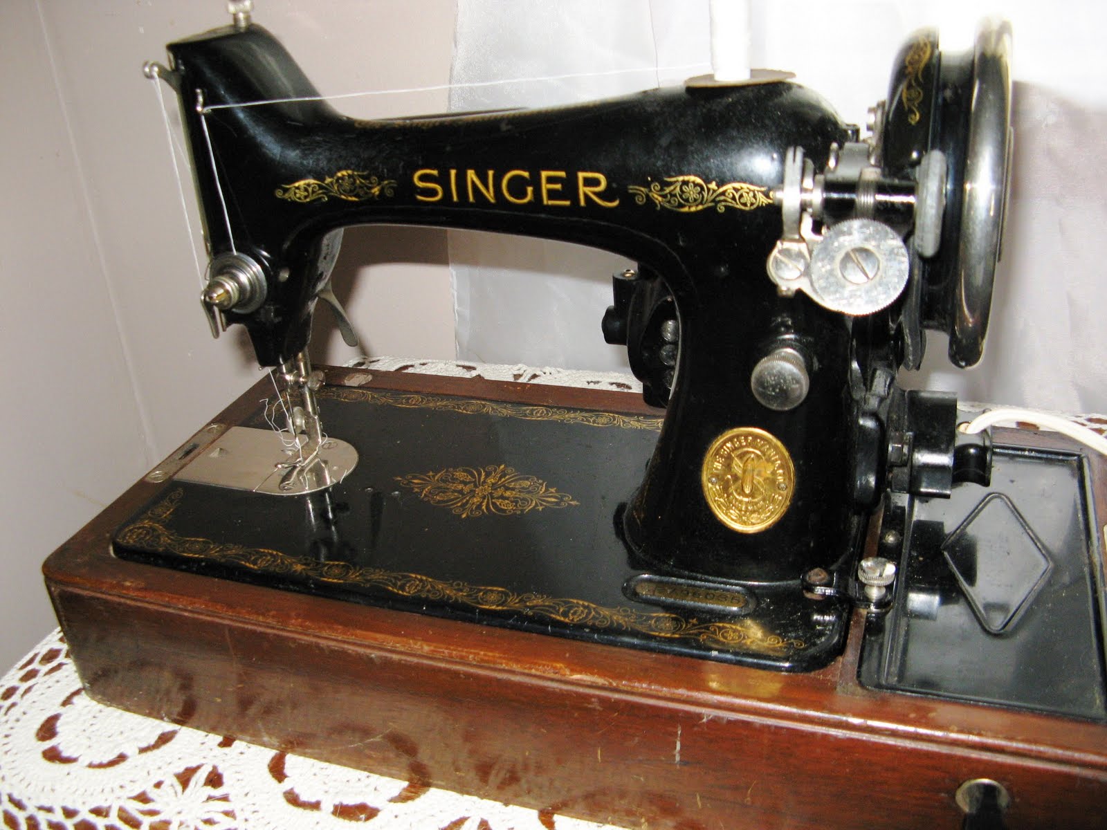 The Napping Quilter Old Singer Sewing Machine