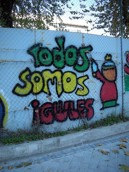 TODOS SOMOS IGUALES