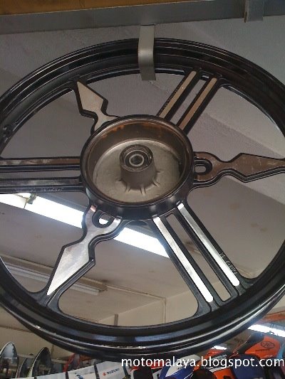 [yamaha-sports-rim.JPG]