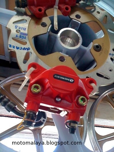 [lc135-rear-disc-brake3.JPG]