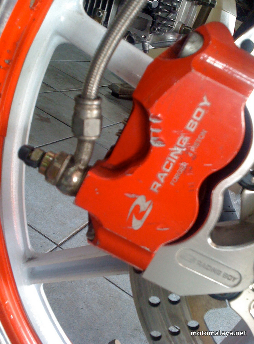 [racingboy-4-piston-caliper-2.JPG]