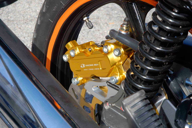 [gt128-racing-4piston-caliper-rear.jpg]