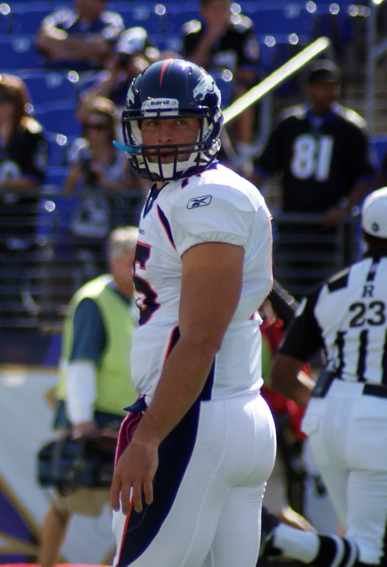 NFL+Jock+Strap Visible Jock Lines http://lennyzeff.blogspot.com/2012/04/nude-pro ...
