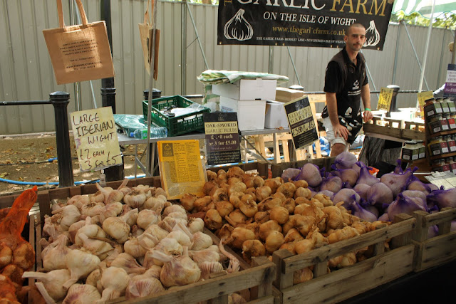 garlic farm stall