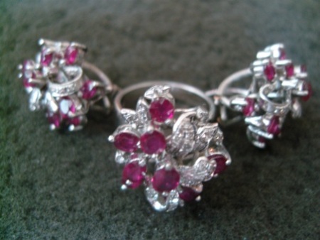 1. Satu set perhiasan emas putih batu Ruby Burma Crystal @ 0,5crt kombinasi dengan Berlian