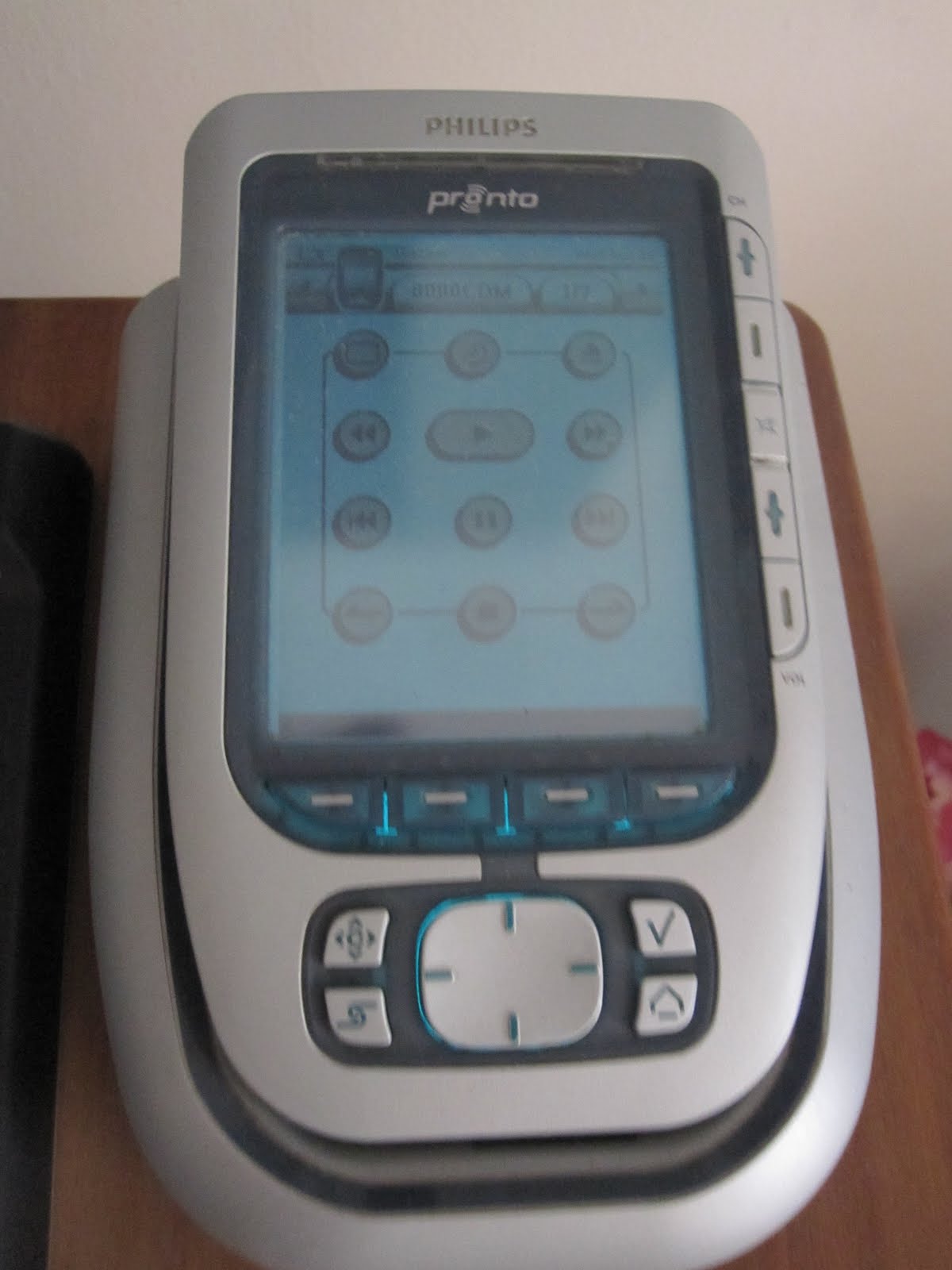 MyOldVintageHifi Philips Pronto programmable touch screen remote