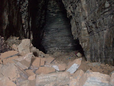 GRUPO DENTRO DA GRUTA DOS BREJÕES