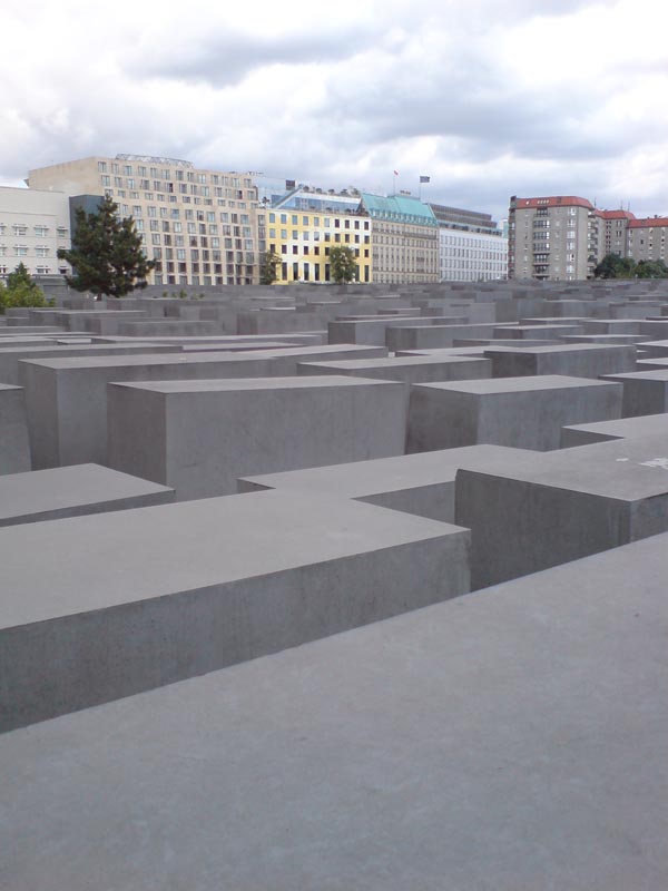 [holocaust1.jpg]