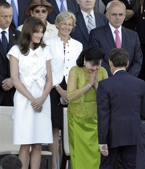 [Bun+Rany+in+Paris+02+(AP).jpg]