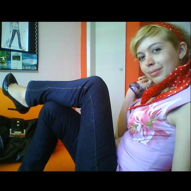 eu com meu lindo Louboutin - clik na foto para add orkut!
