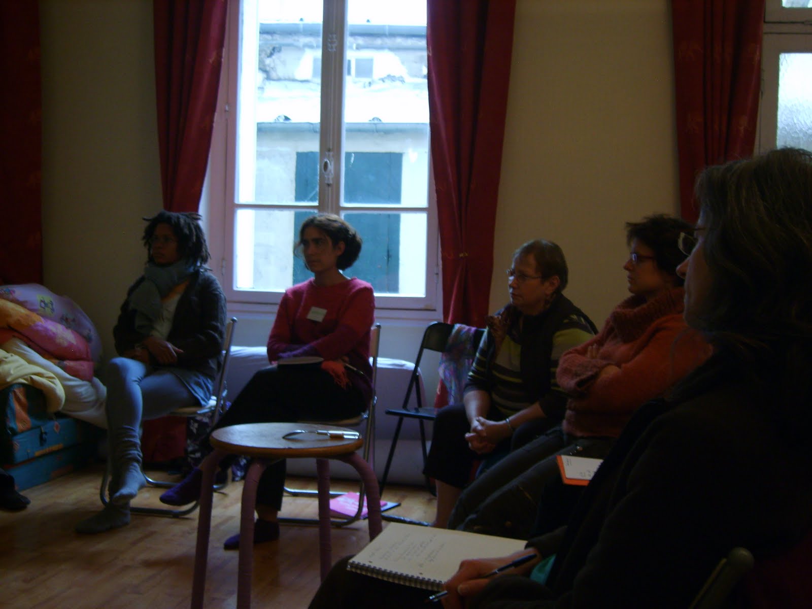 [37.+Ce+qu'elle+raconte+nous+fait....JPG]