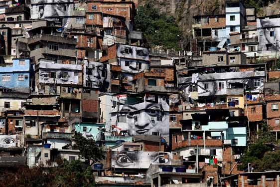 [Favelas+que+miran+hacia+afuera..jpg]