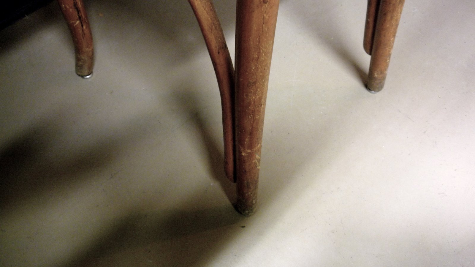 [Chair+legs_Sam's+lab09.jpg]