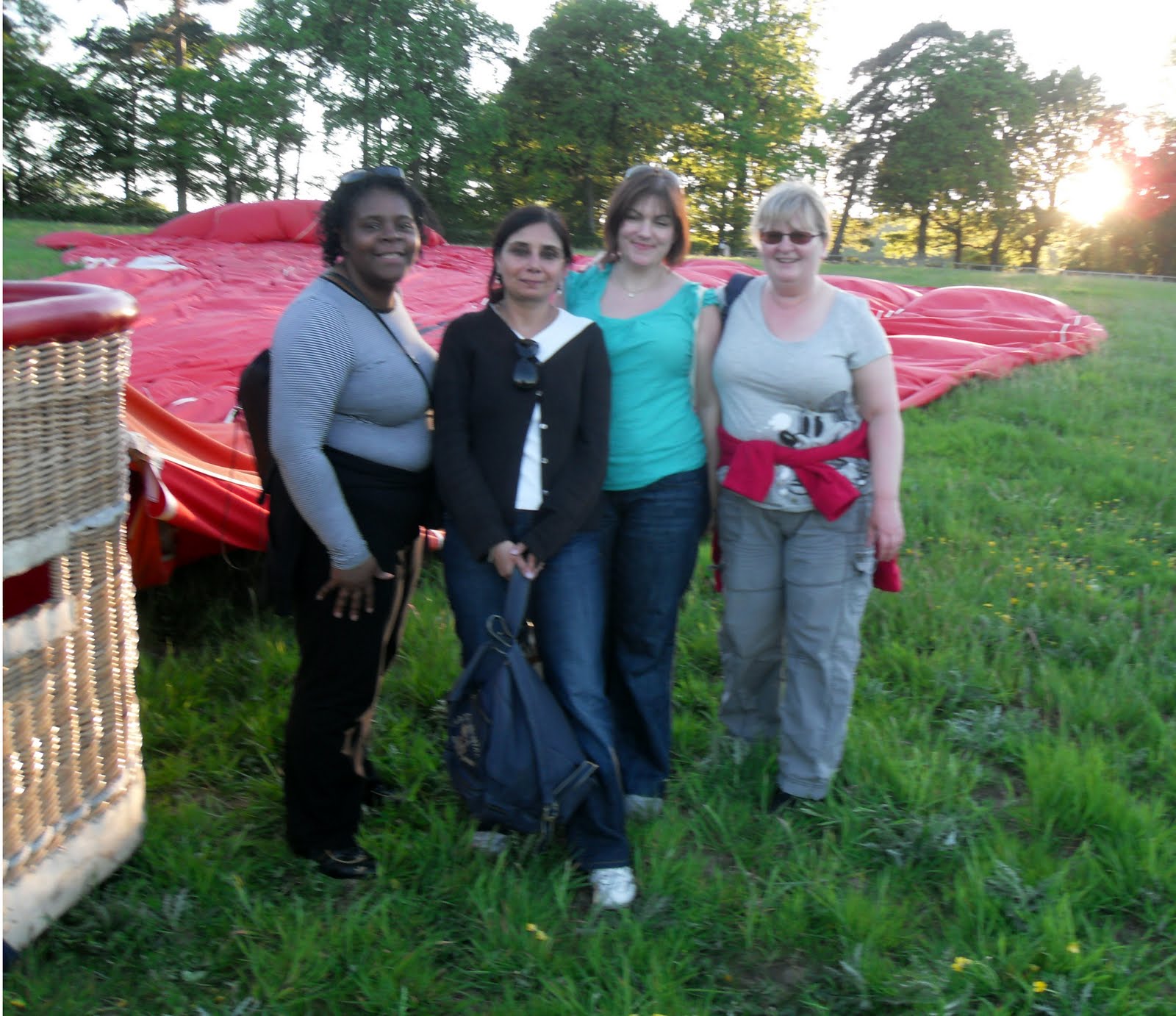 http://4.bp.blogspot.com/_7ECZ30FaKzg/TDl99l6eFFI/AAAAAAAAAAk/QRKd7V9lHTo/s1600/The+eagle+has+landed+-+Sandra,+Kam,+Rochelle+and+Lynne.jpg
