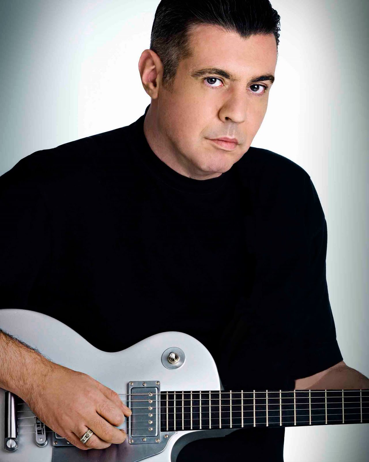 Bernardo Bonezzi “No sé si soy verdaderamente moderno” (entrevista en