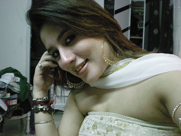 Sanjana Bhatia Looking Hot : Images - MTV Splitsvilla 4