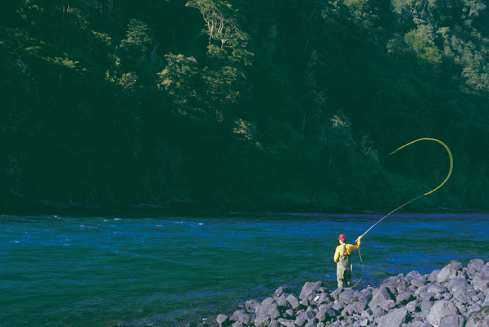 PESCA EN EL RIO PETROHUÉ.