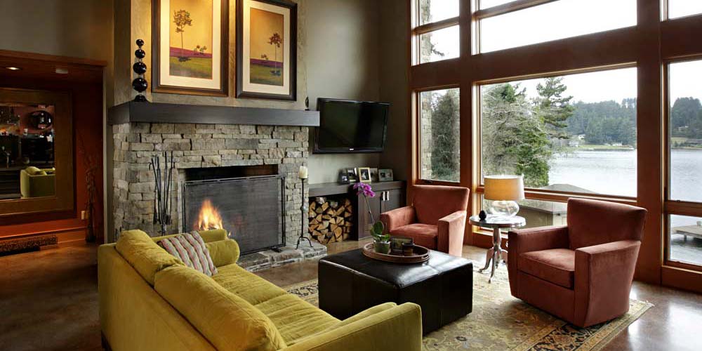 Waterfront lake house design with contemporary green features