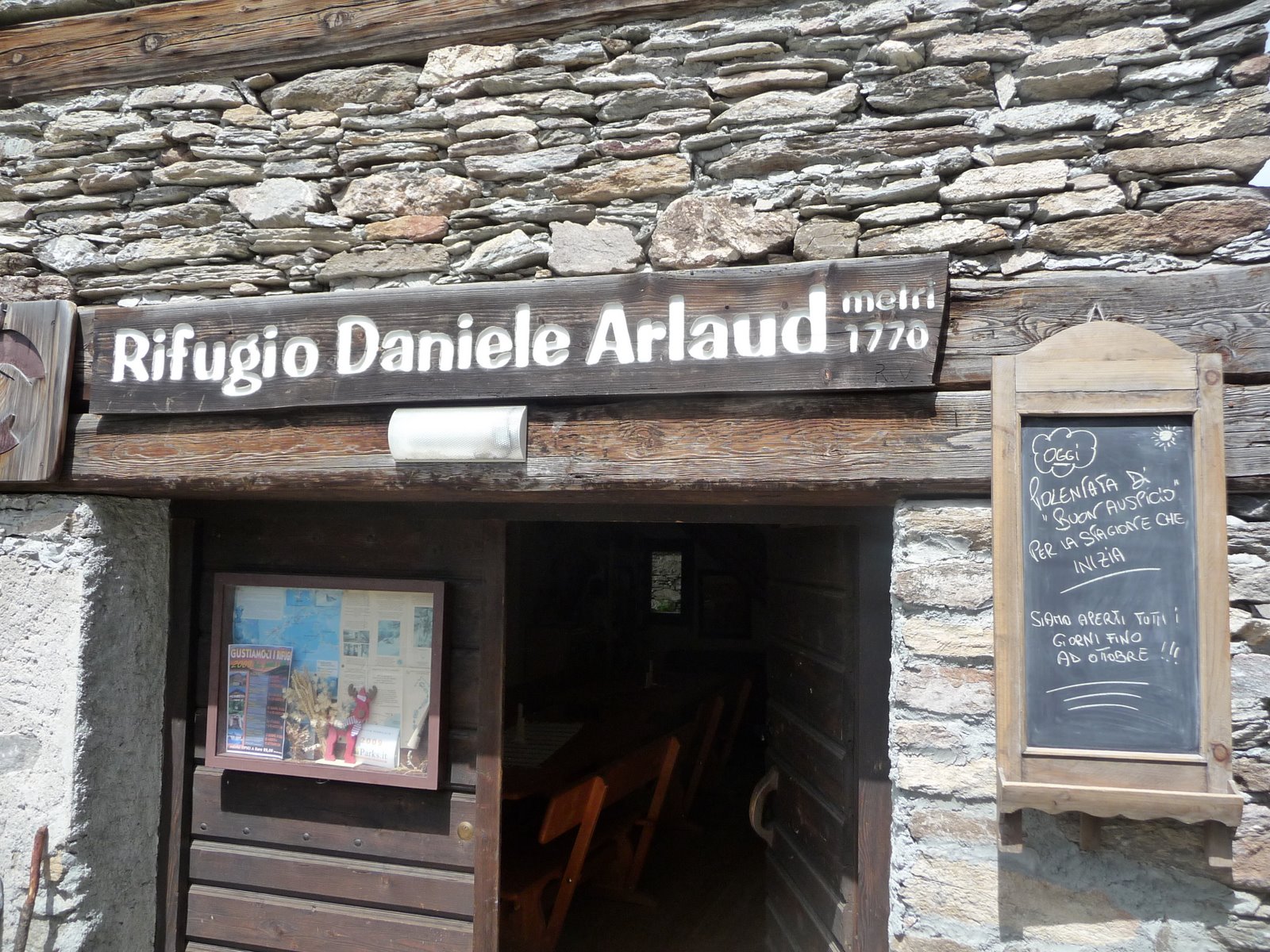 [Rifugio-Arlaud.JPG]