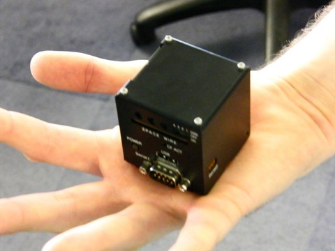 [Space_Cube_Linux_PC-hand.jpg]