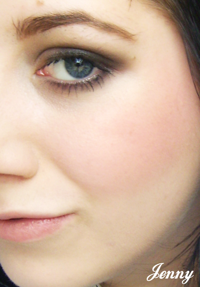 [benefitsmokineyesmakeup.jpg]