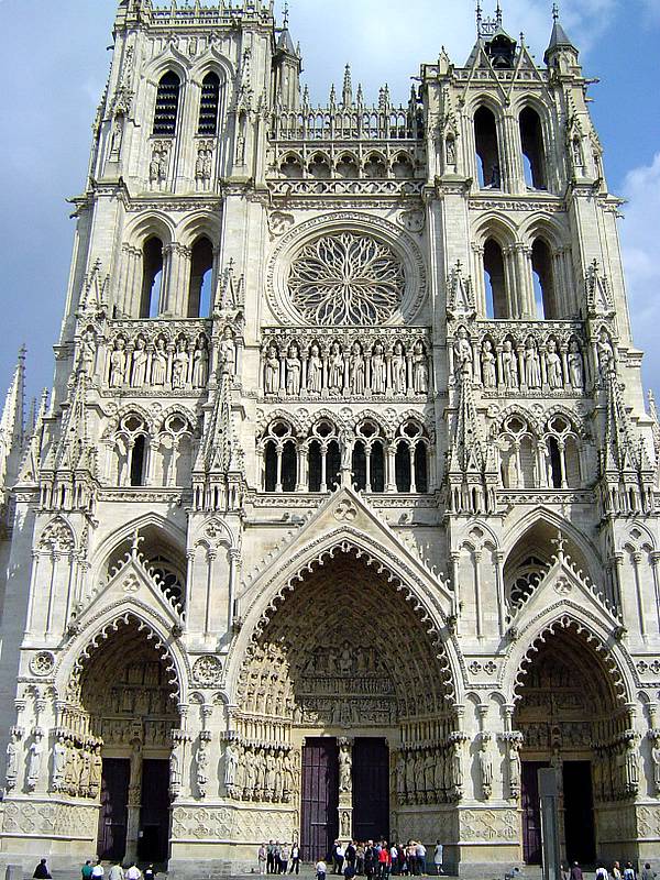 [Cathedral_of_Amiens_front.jpg]