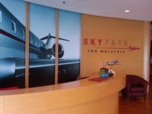 [SkyPark+front+desk.jpg]